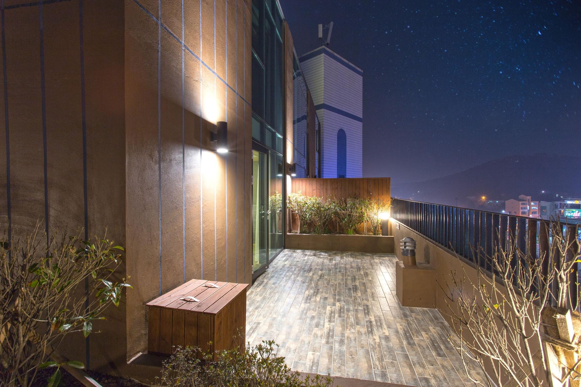 I-Jin Hotel Jeju Exteriör bild