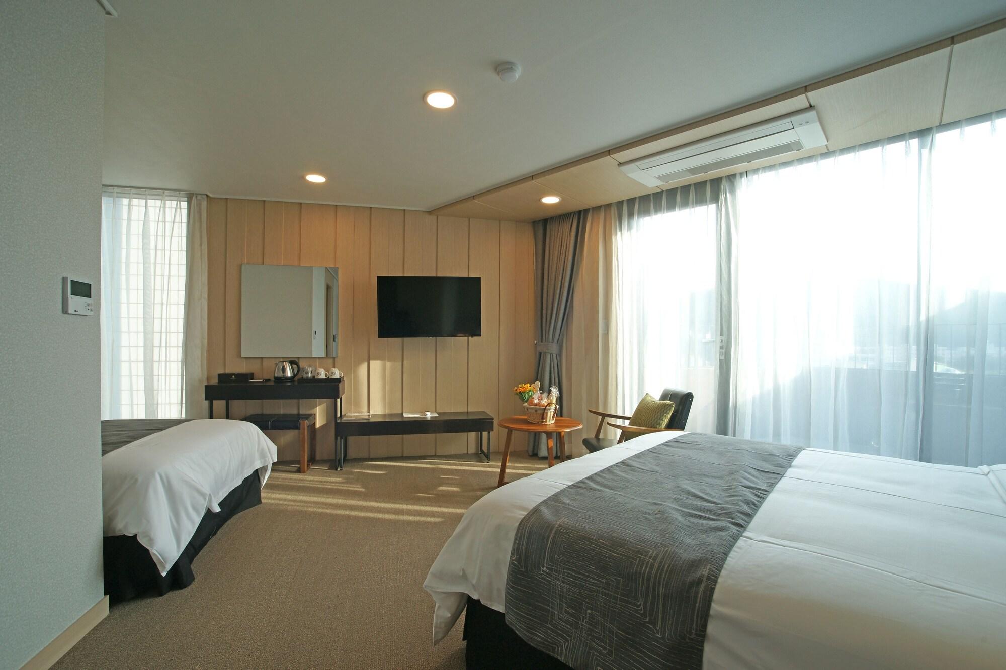 I-Jin Hotel Jeju Exteriör bild