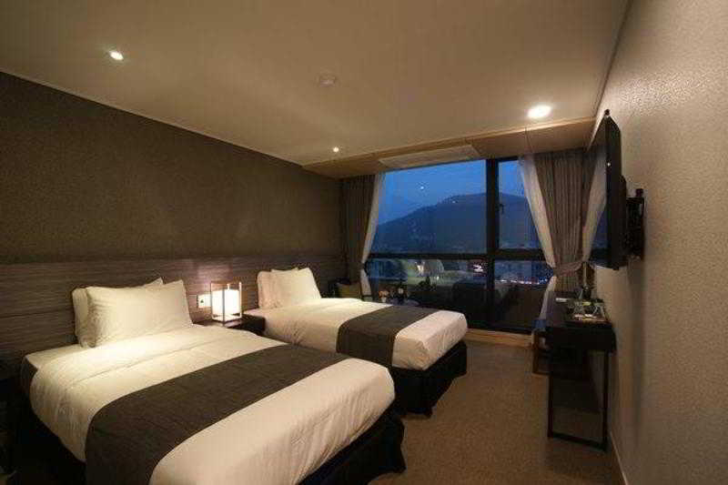 I-Jin Hotel Jeju Exteriör bild