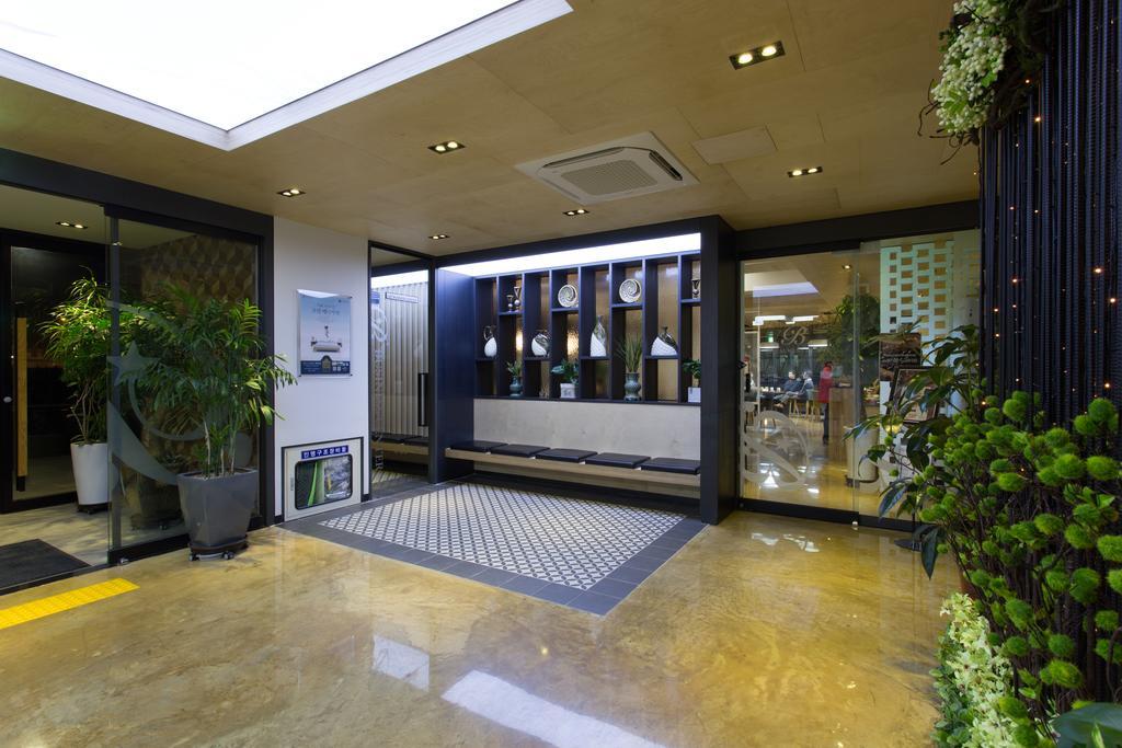 I-Jin Hotel Jeju Exteriör bild