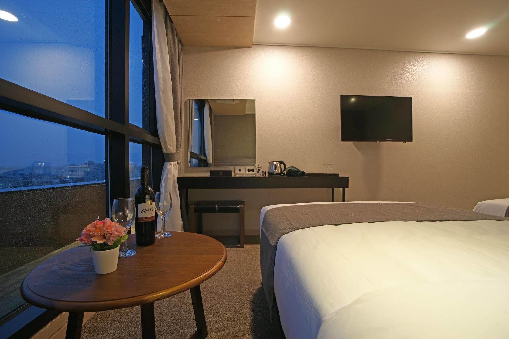 I-Jin Hotel Jeju Exteriör bild